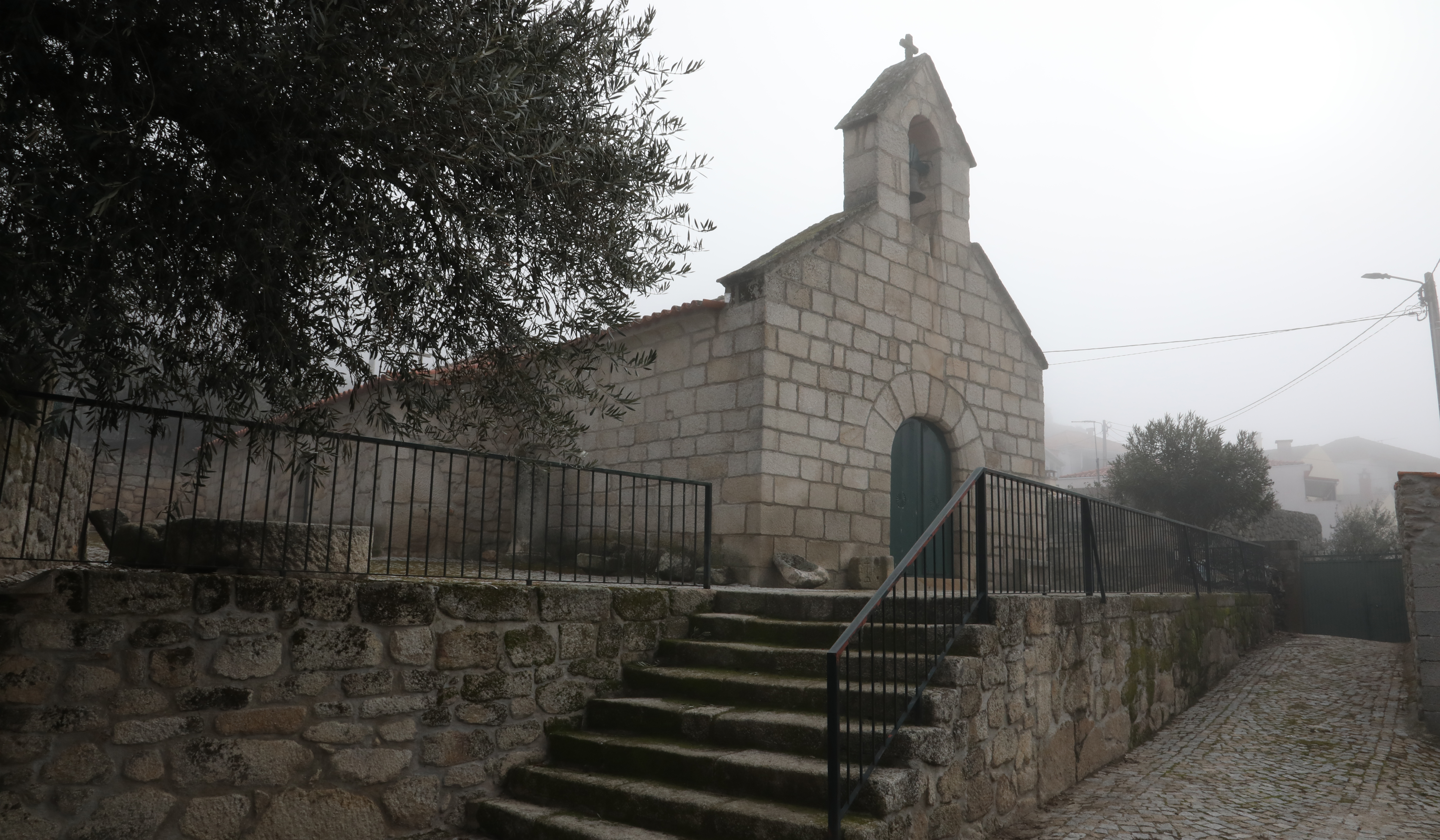Igreja de São Filipe e Santiago, Junqueira
